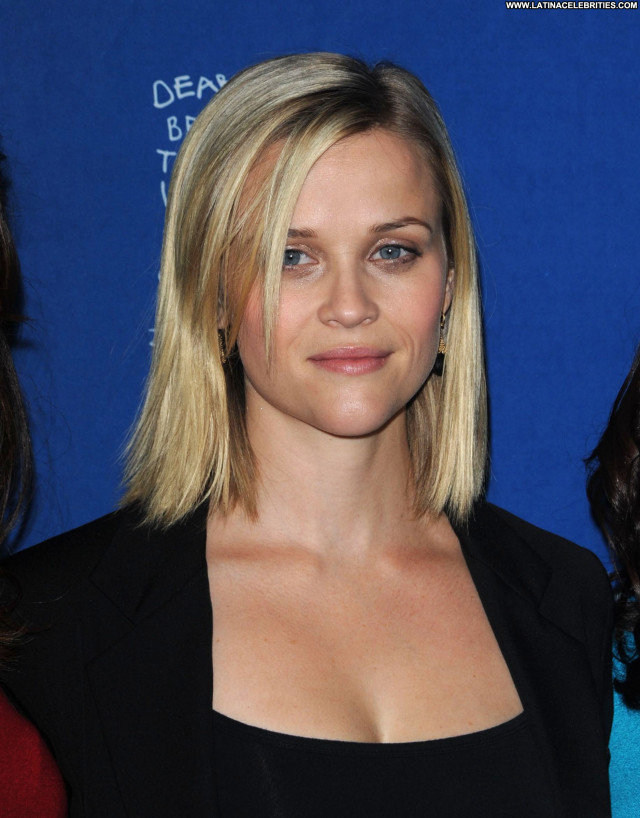 Reese Witherspoon Beverly Hills Celebrity Posing Hot Beautiful Awards