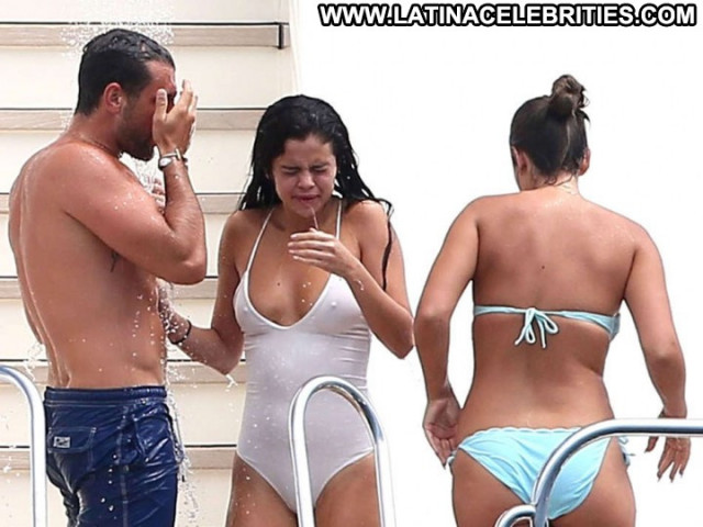 Selena Gomez No Source Candids Posing Hot Celebrity Paparazzi Saint