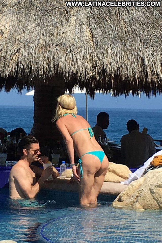 Tara Reid Celebrity Bikini Pool Mexico Paparazzi Posing Hot Babe