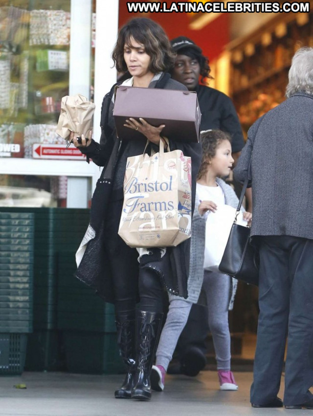 Halle Berry Beverly Hills Beautiful Farm Shopping Celebrity Posing