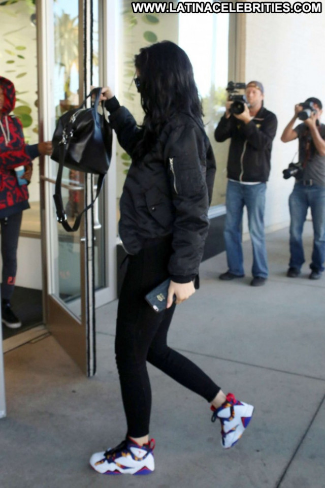Kylie Jenner Babe Beautiful Paparazzi Celebrity Posing Hot Shopping