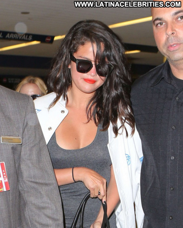 Selena Gomez Lax Airport Posing Hot Lax Airport Beautiful Paparazzi