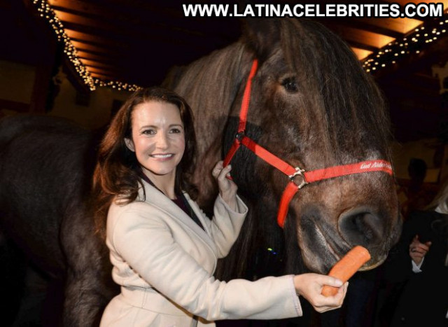 Kristin Davis Babe Beautiful Paparazzi Farm Celebrity Posing Hot