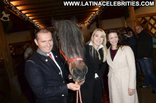 Kristin Davis Christmas Farm Posing Hot Paparazzi Beautiful Babe