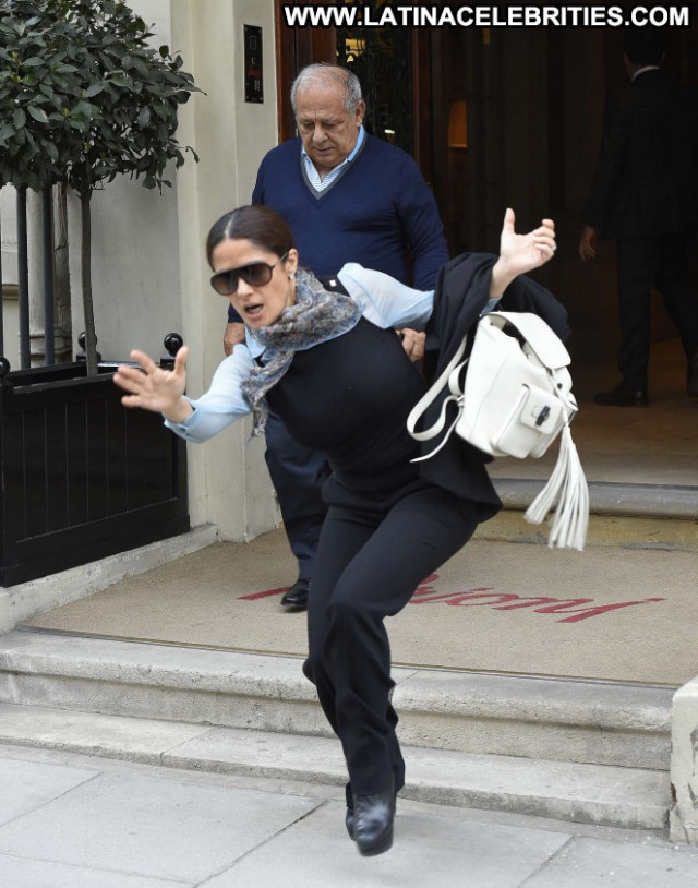 Salma Hayek London Posing Hot Celebrity Paparazzi Beautiful Babe