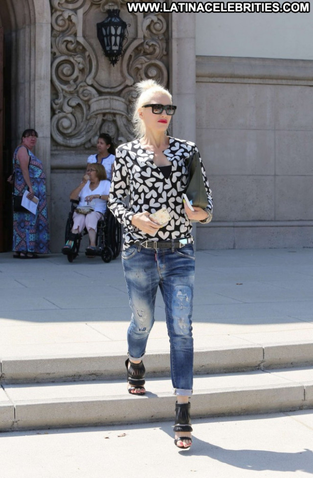 Gwen Stefani Beautiful Celebrity Paparazzi Posing Hot Church Babe