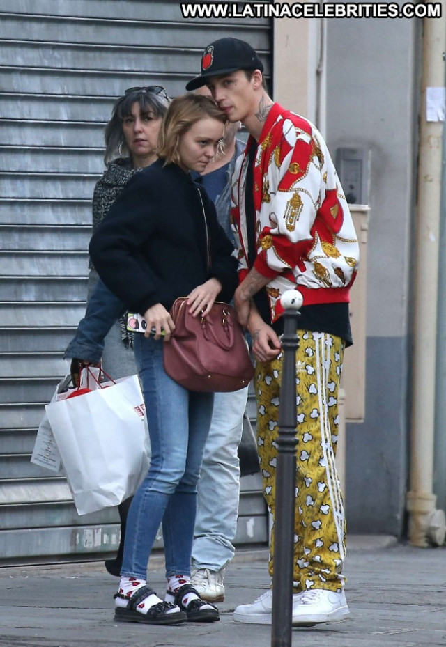 Lily Rose Depp No Source Babe Jeans Paparazzi Celebrity Paris Posing