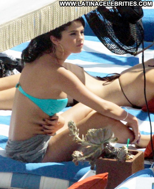 Selena Gomez The Pool Babe Celebrity Bikini Paparazzi Posing Hot Pool