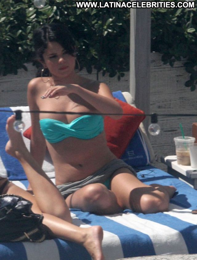 Selena Gomez The Pool Posing Hot Pool Celebrity Babe Paparazzi Bikini