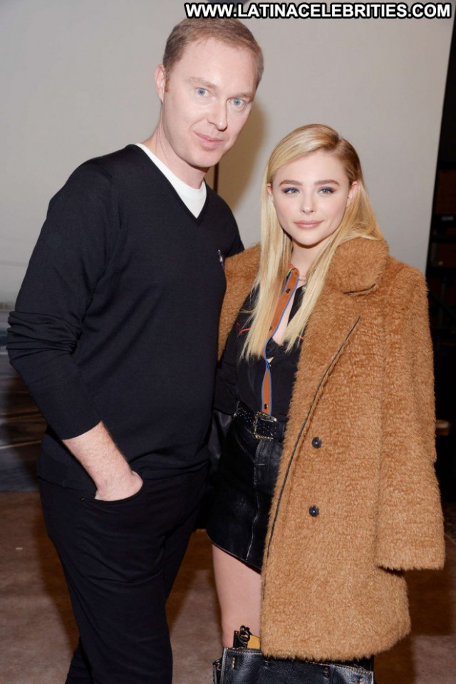 Chloe Moretz Fashion Show Babe Paparazzi Beautiful Fashion Nyc Posing