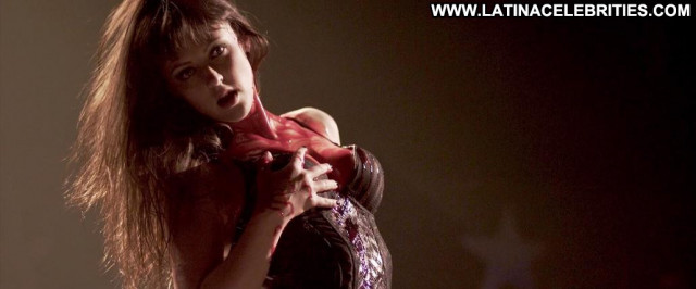 Katharine Isabelle Nude Pics