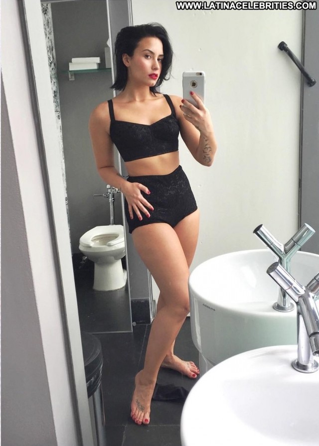 Demi Lovato Miscellaneous Singer Beautiful Medium Tits Latina Small