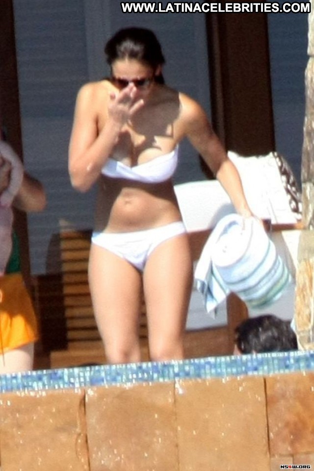 Jessica Alba Beach Babes Brunette Latina Skinny Posing Hot Medium