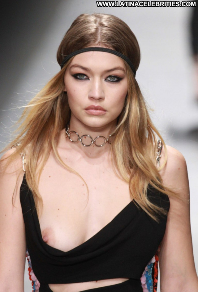 Gigi Hadid Fashion Show Fashion Hot Celebrity Babe Posing Hot