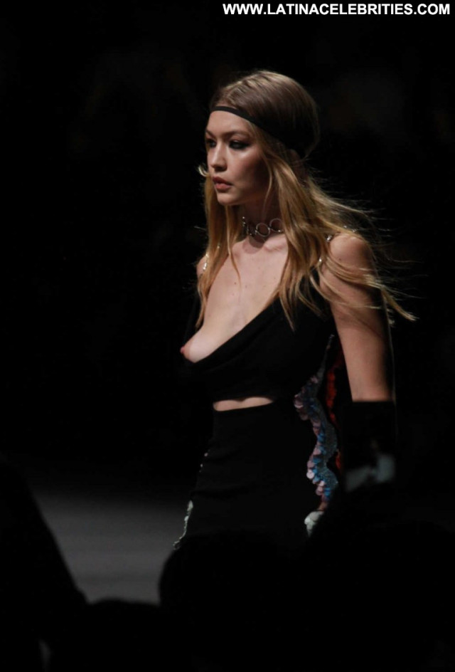 Gigi Hadid Fashion Show Hot Fashion Celebrity Babe Posing Hot Nipslip