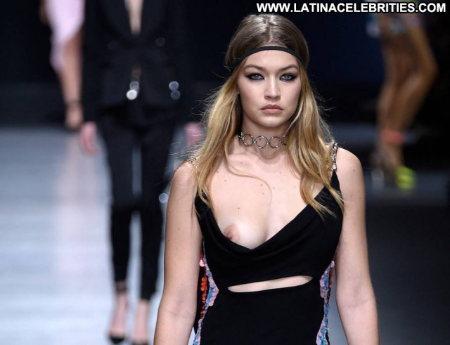 Gigi Hadid Fashion Show Posing Hot Nipslip Fashion Celebrity Hot