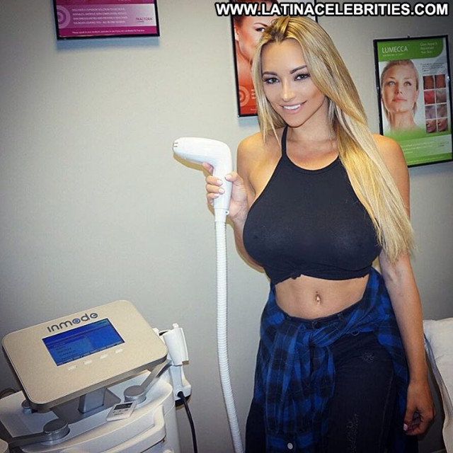 Lindsey Pelas Braless Babe American Posing Hot Model Celebrity