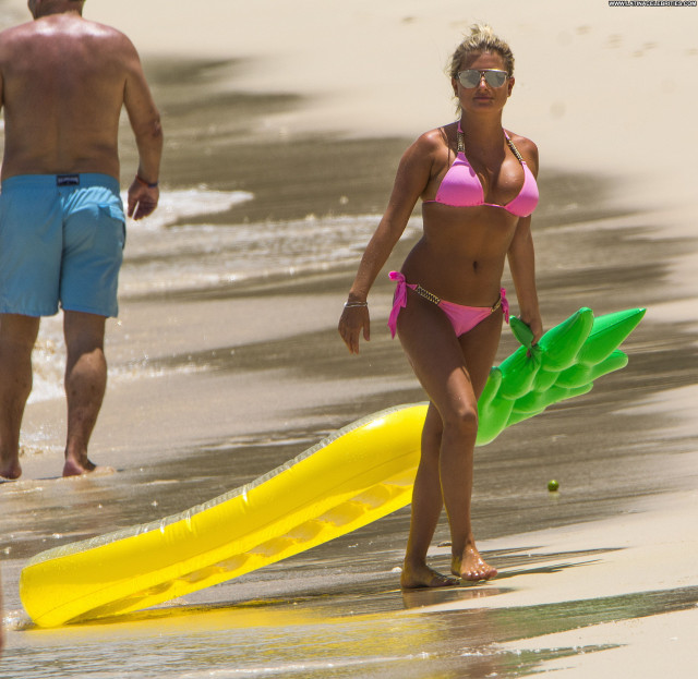 Zara Holland The Beach Cameltoe Nice Sexy Ass Hot Babe Beach Actress