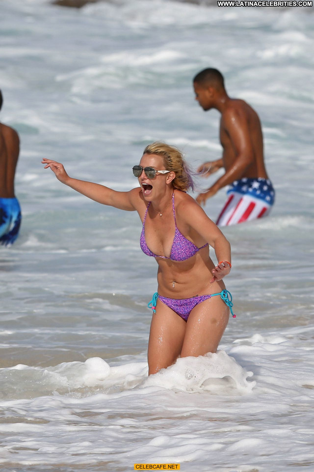 Britney Spears No Source Celebrity Hawaii Beach Beautiful Babe Posing