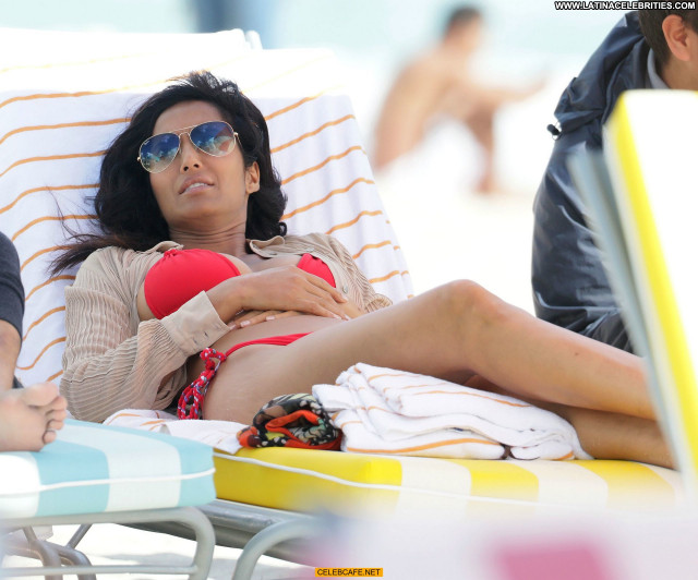 Padma Lakshmi Miami Beach Bikini Beautiful Sex Celebrity Sexy Posing