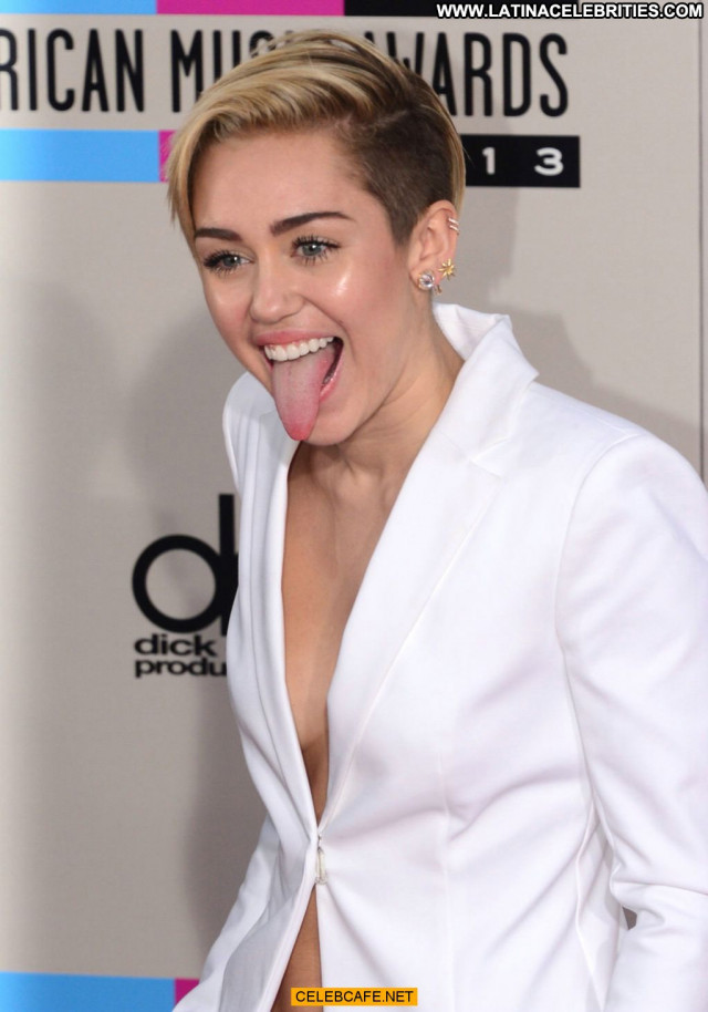 Miley Cyrus American Music Awards Beautiful Posing Hot Babe Celebrity