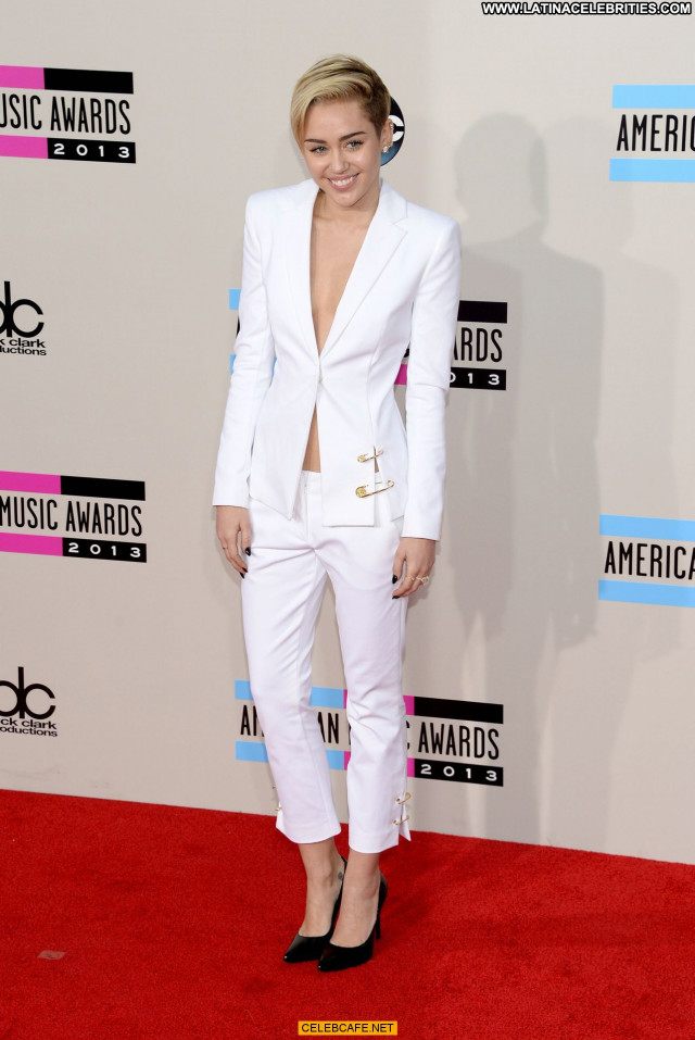 Miley Cyrus American Music Awards Beautiful Babe Awards Posing Hot