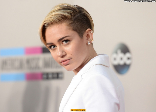 Miley Cyrus American Music Awards American Celebrity Beautiful Awards