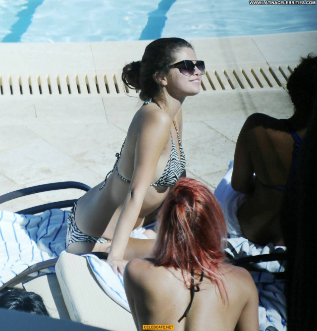 Selena Gomez Swimming Pool Celebrity Babe Bikini Posing Hot Swimming