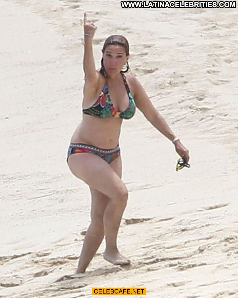Marilyn Milian Celebrity Beautiful Babe Posing Hot Beach Topless Car Toples...