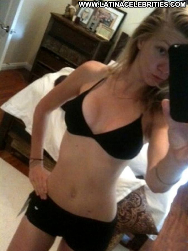 Heather Morris No Source Bed Celebrity Posing Hot Private Hacked