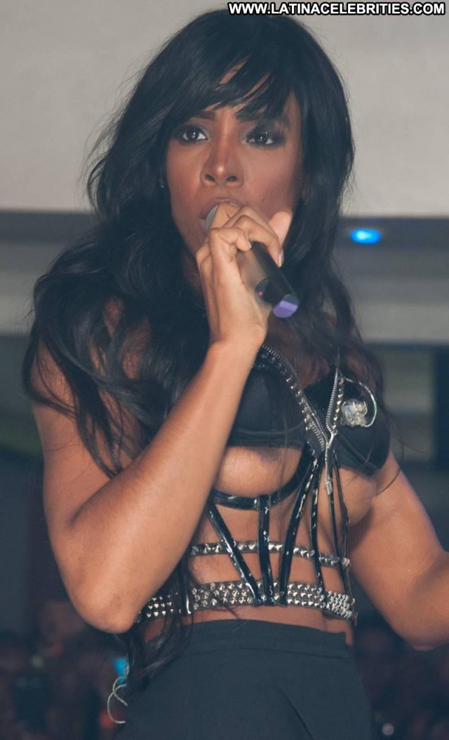 Kelly Rowland Singer Breasts Stage Posing Hot Celebrity Black Babe