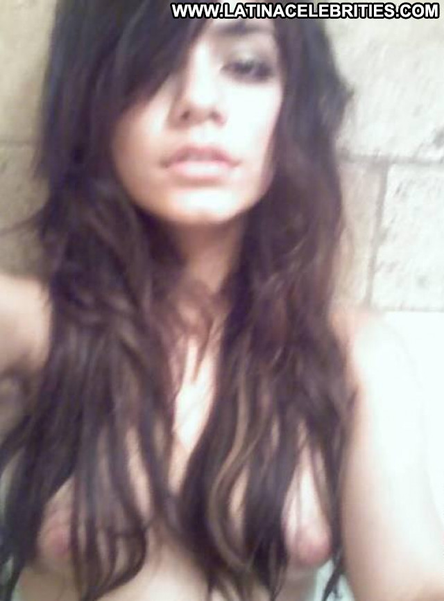 Vanessa Hudgens High School Nude Posing Hot Celebrity Beautiful