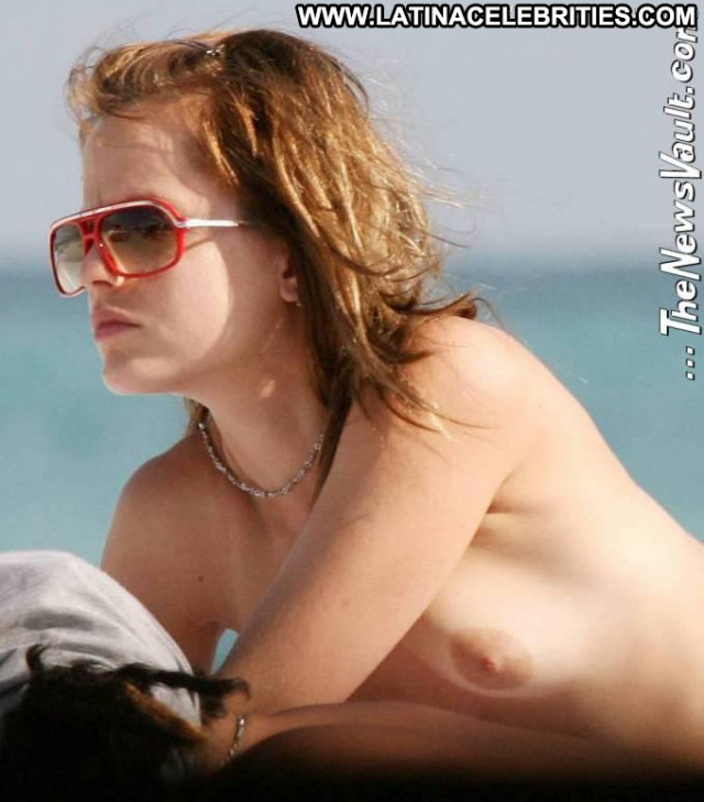 Mena Suvari The Beach Posing Hot Babe Perfect Bikini Friends Toples