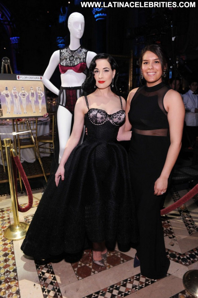 Dita Von Teese Emmy Awards Posing Hot Babe Celebrity Beautiful