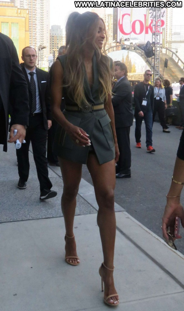 Ciara New York Babe Posing Hot Celebrity Beautiful New York Paparazzi