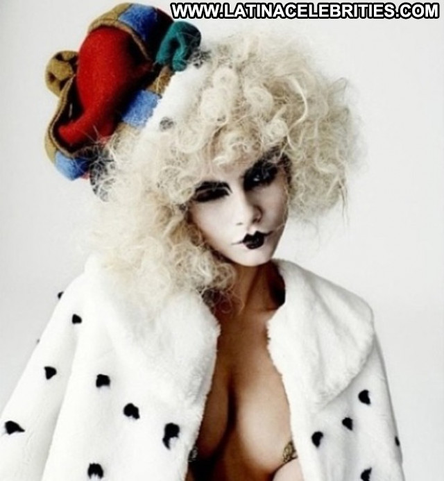 Cara Delevigne No Source Posing Hot Hot Live Fashion Famous Nerd