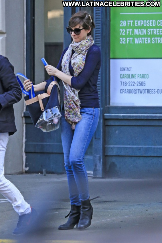 Anne Hathaway No Source Paparazzi Posing Hot Beautiful Jeans Babe
