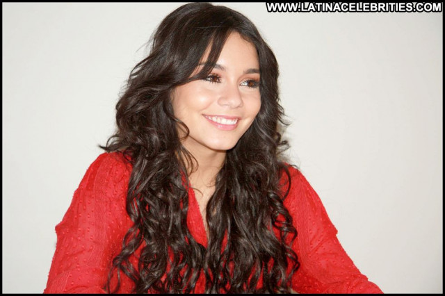 Vanessa Hudgens High School Paparazzi Beautiful Babe School Celebrity