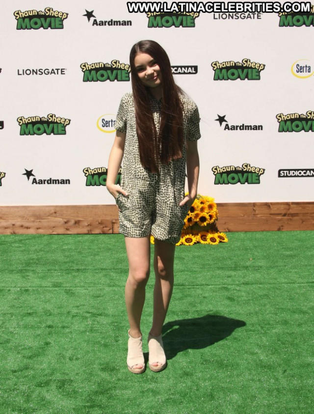 Landry Bender Posing Hot Beautiful Movie Paparazzi Celebrity Babe