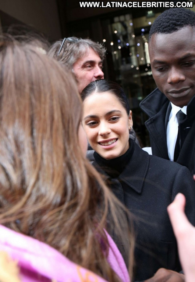 Martina Stoessel Paparazzi Babe Beautiful Celebrity Hotel Posing Hot