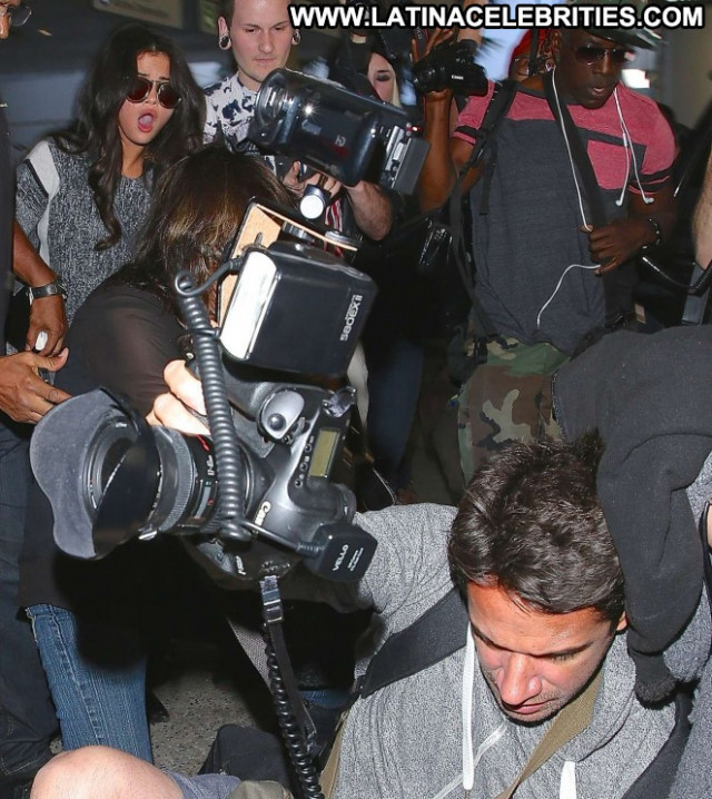 Selena Gomez Lax Airport Celebrity Lax Airport Beautiful Paparazzi