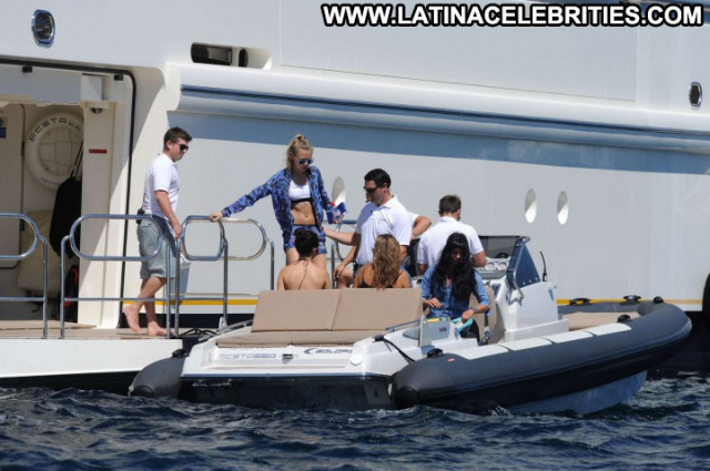 Selena Gomez Babe Beautiful Paparazzi Posing Hot Yacht Celebrity