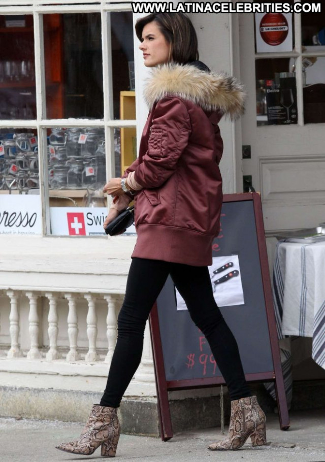 Alessandra Ambrosio No Source Paparazzi Babe Posing Hot Celebrity