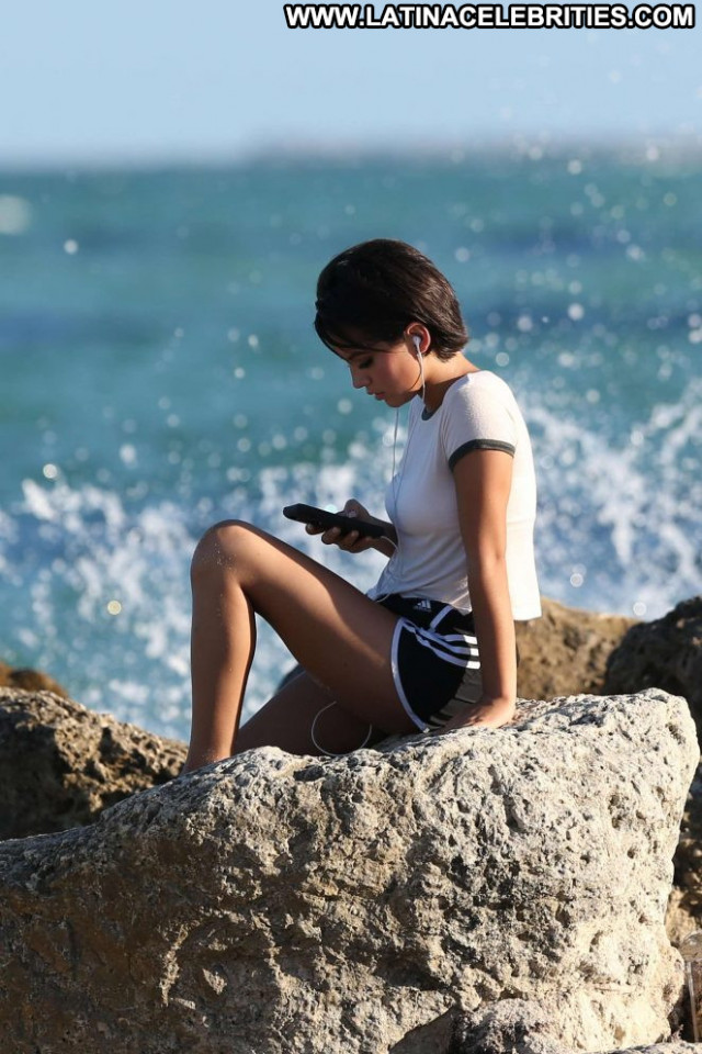 Isabela Moner The Beach Paparazzi Beautiful Posing Hot Babe Celebrity