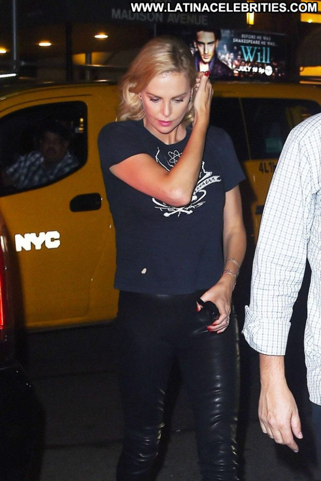 Charlize Theron New York Beautiful Paparazzi Live Celebrity Posing