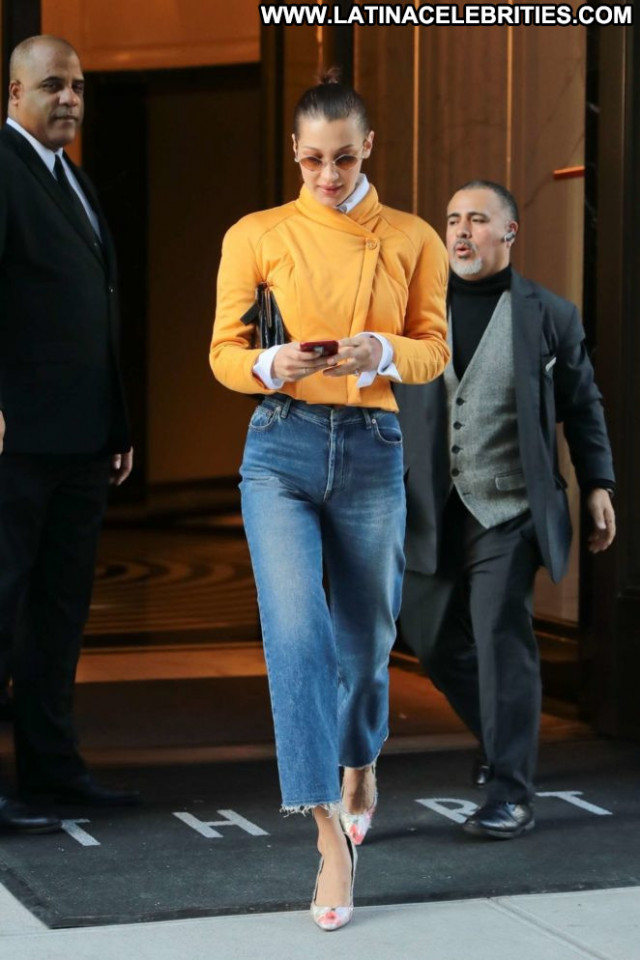 Bella Hadid No Source Paparazzi Beautiful Babe Celebrity Nyc Posing