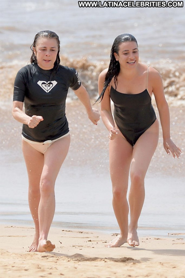 Amanda Beard The Beach Celebrity Summer Hawaii Old Actress Topless