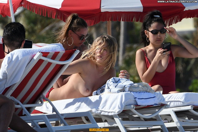 Toni Garrn No Source Posing Hot Beach Topless Babe Toples Celebrity