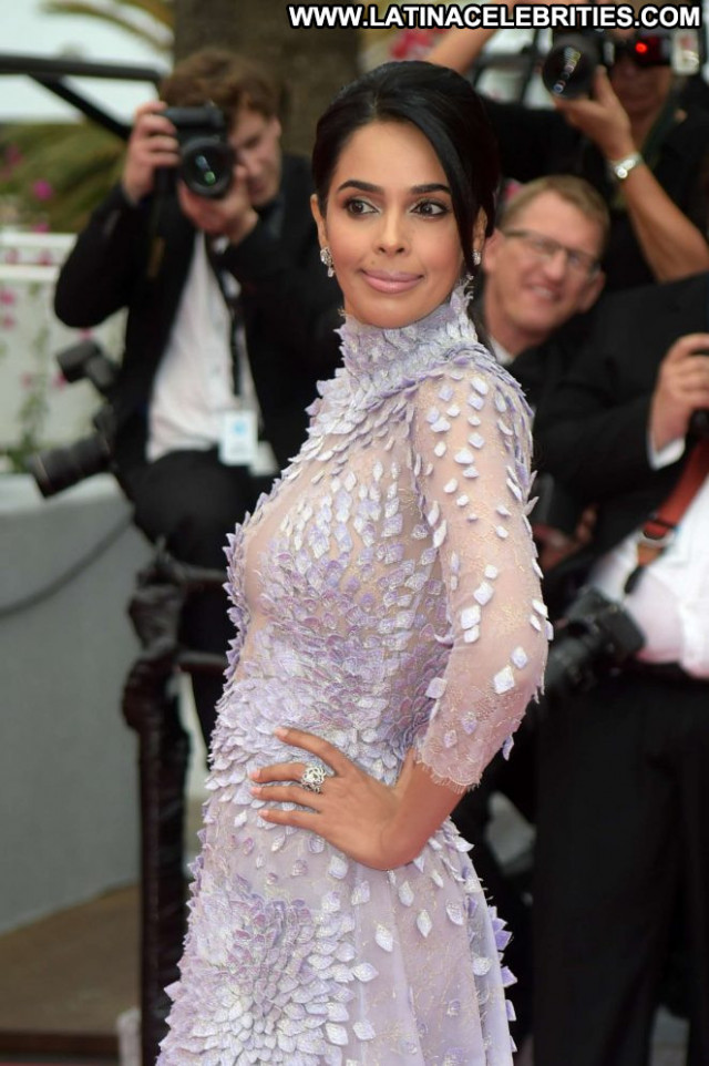 Mallika Sherawat Cannes Film Festival Angel Paparazzi Babe Posing Hot