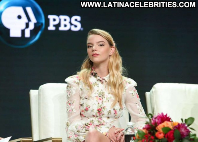 Anya Taylor Joy Tv Show Paparazzi Tv Show Posing Hot Celebrity Babe